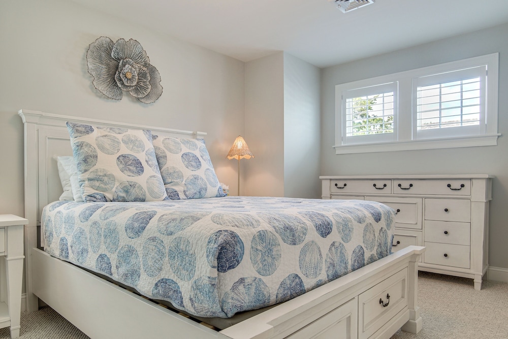 2 Mi to Public Beach Access! Cape Cod Family Home