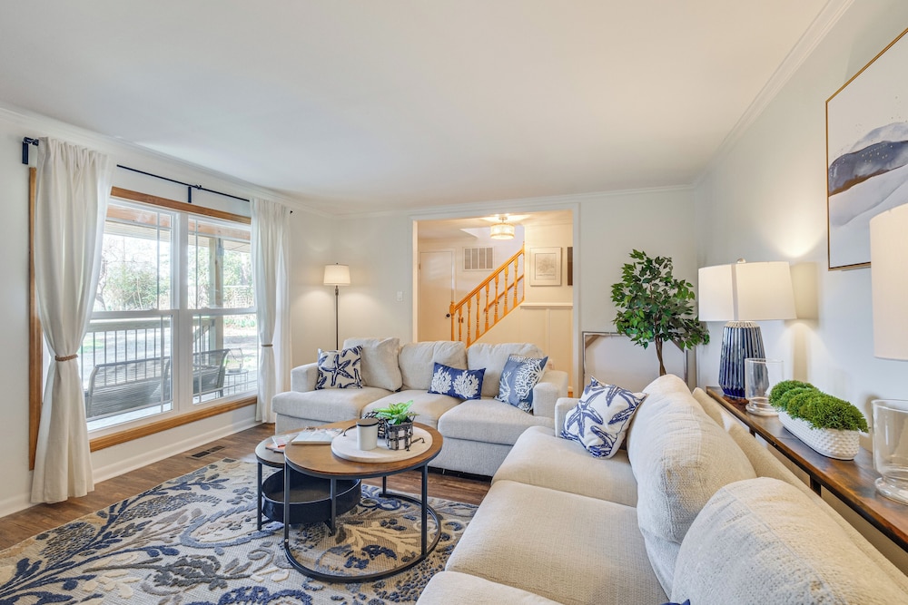 Dock, Sunrooms & Fire Pits: Deltaville Home!