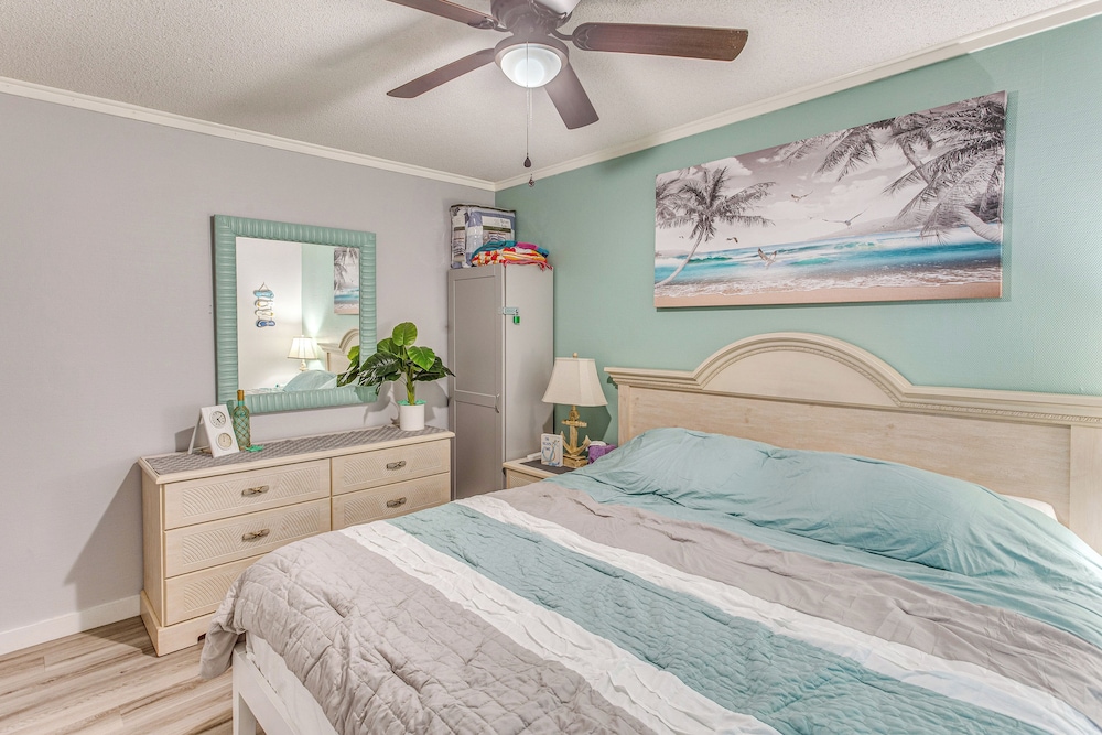 Steps to Beach: Myrtle Beach Condo w/ Resort Perks