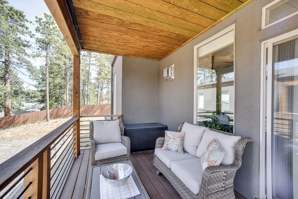 Dtwn Woodland Park Townhome w/ Covered Deck