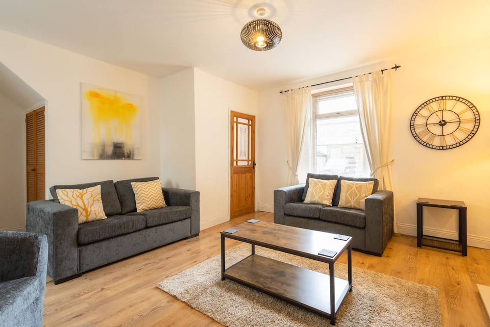 Host Stay Wind Rose Cottage