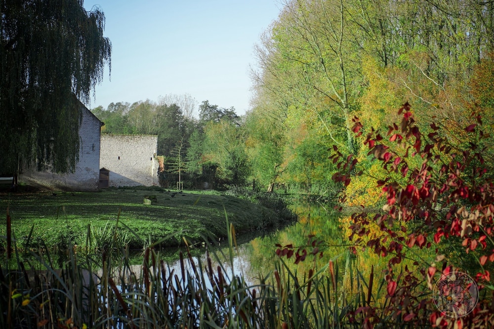 Le Domaine Du Château Blanc à 10 minutes de Pairi Daiza