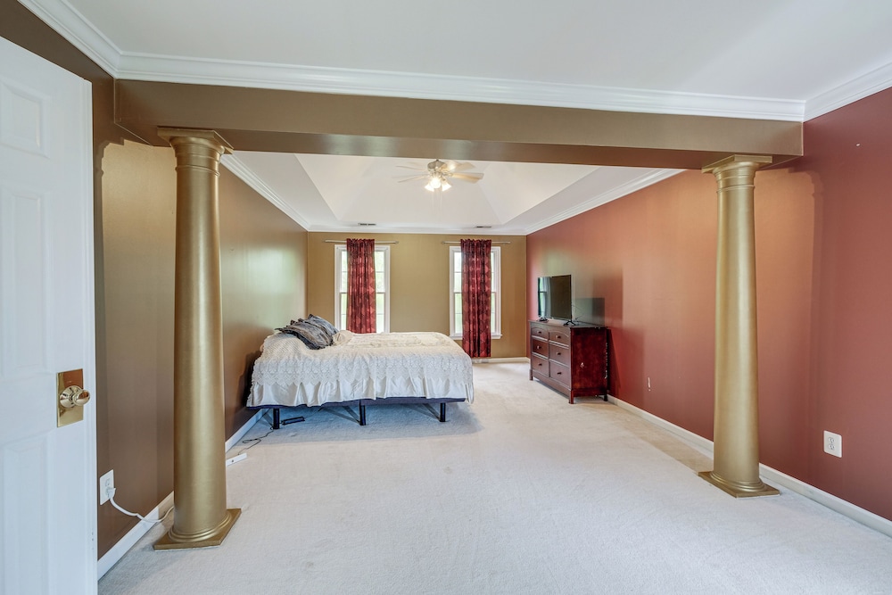 4 Mi to Dulles Airport: Spacious D.c. Area Home