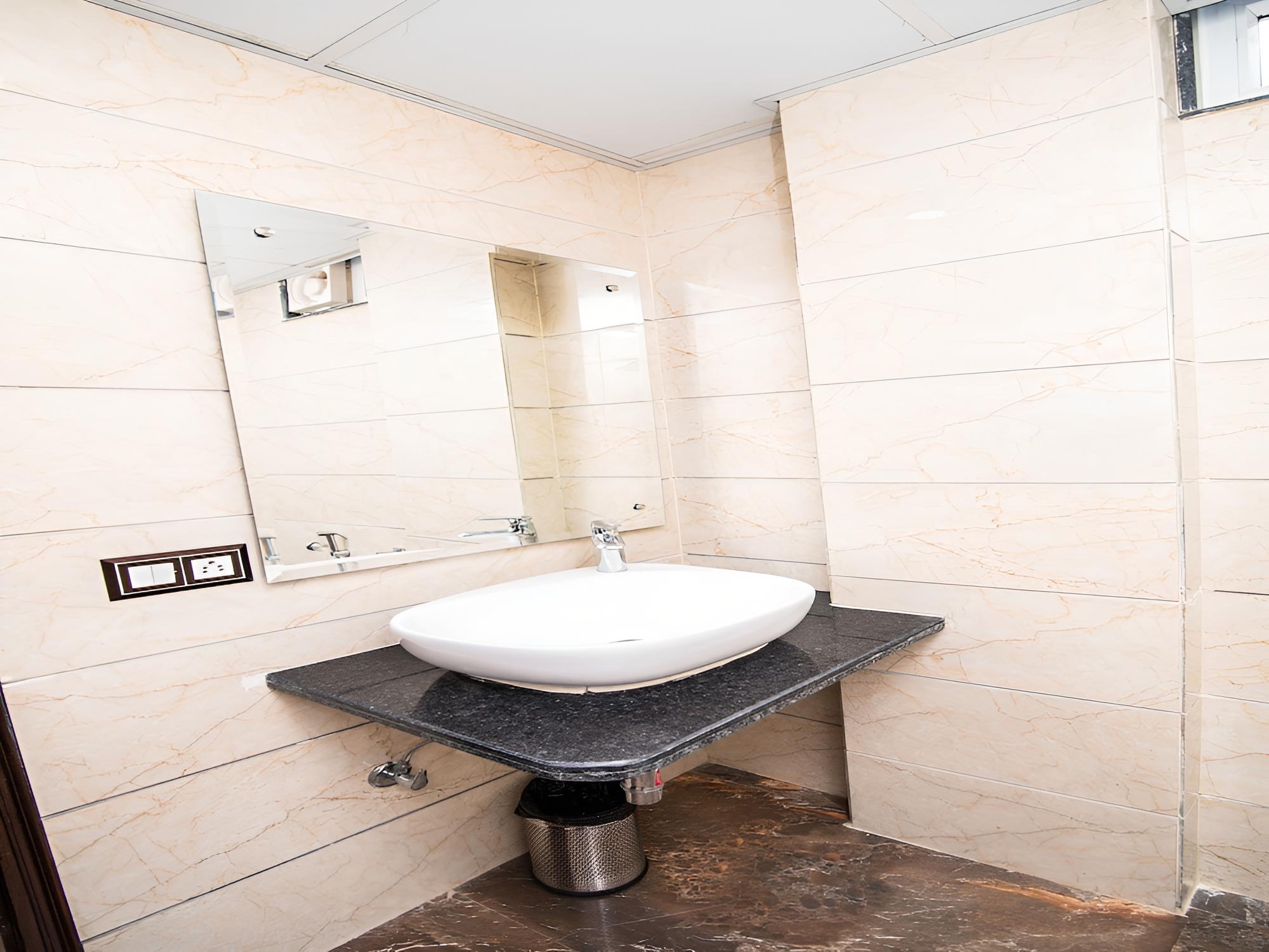 Capital O 14831 hotel mannat