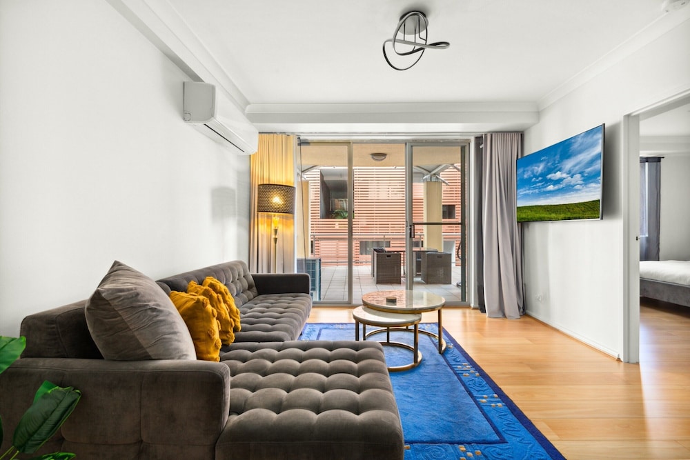Spacious 2-bed Apartment Near Parramatta CBD