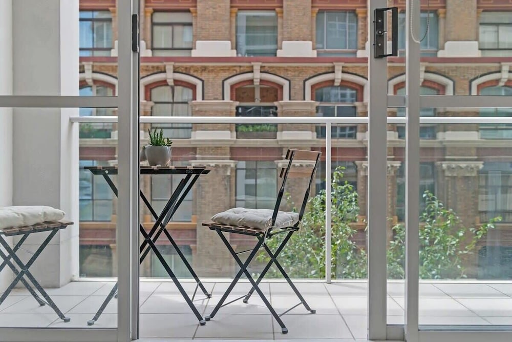 A Comfy & Modern Studio Near Darling Harbour