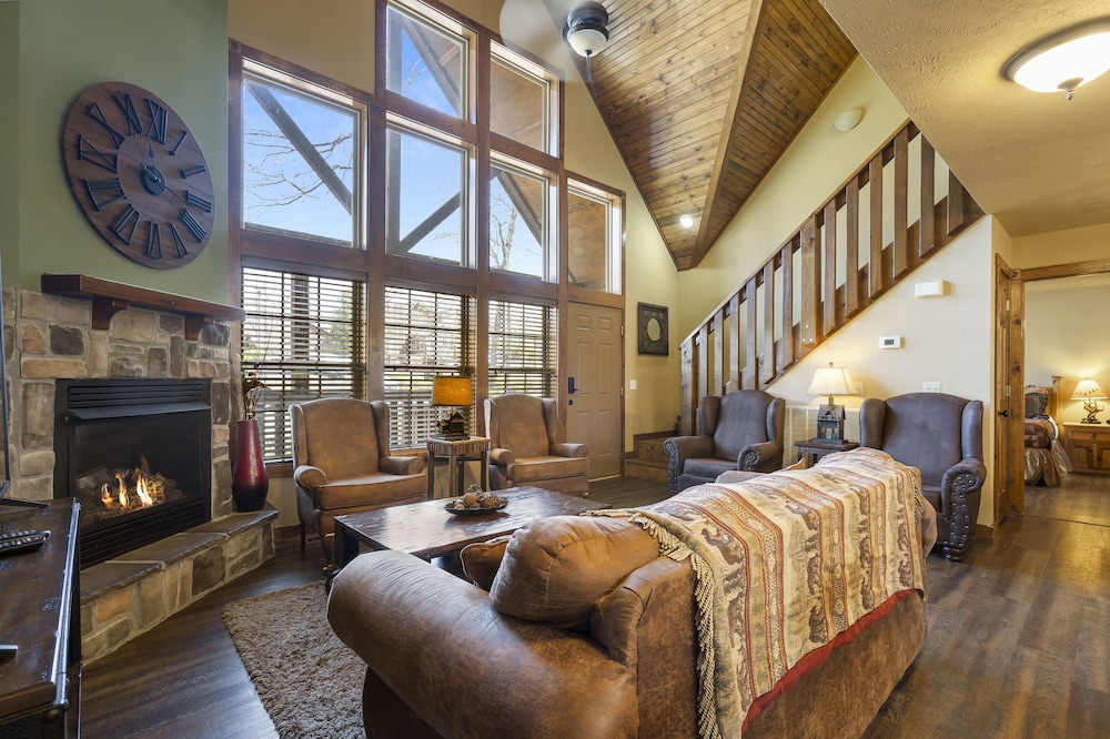 Fox Hollow Family Lodge view 4