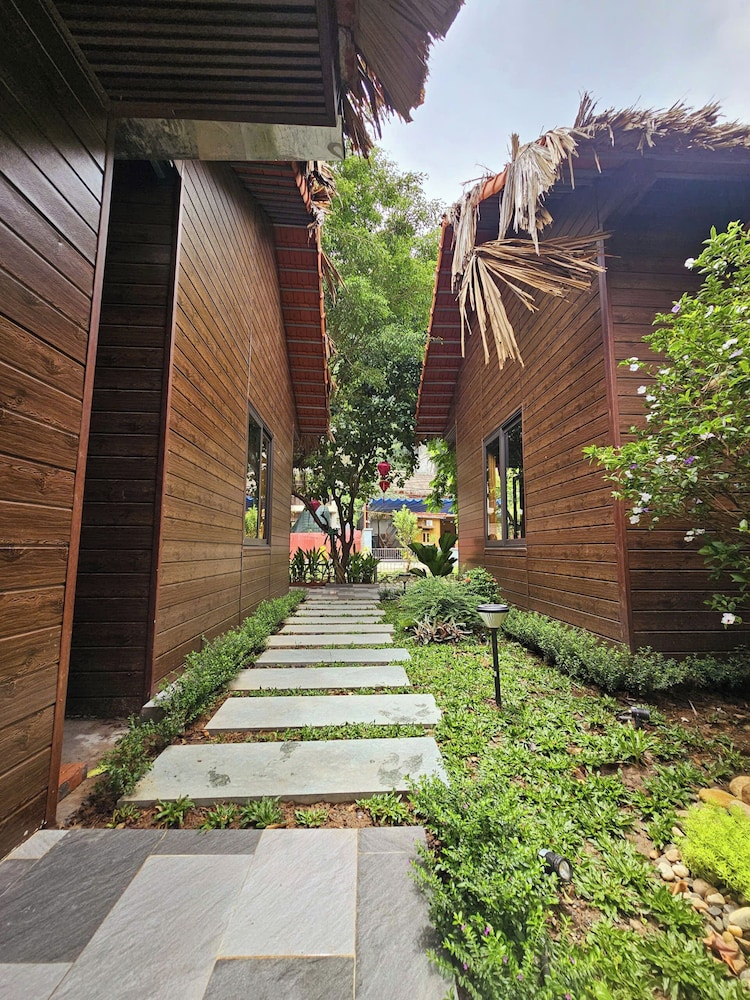 An Riverside Ecolodge