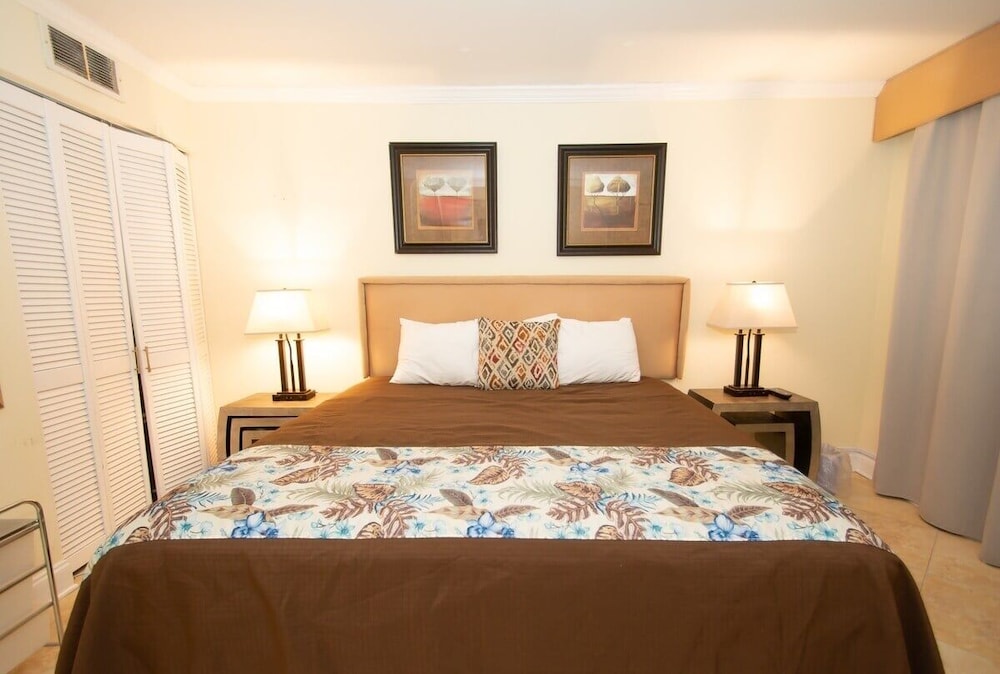 Meridian Plaza 1002 1 Bedroom Condo