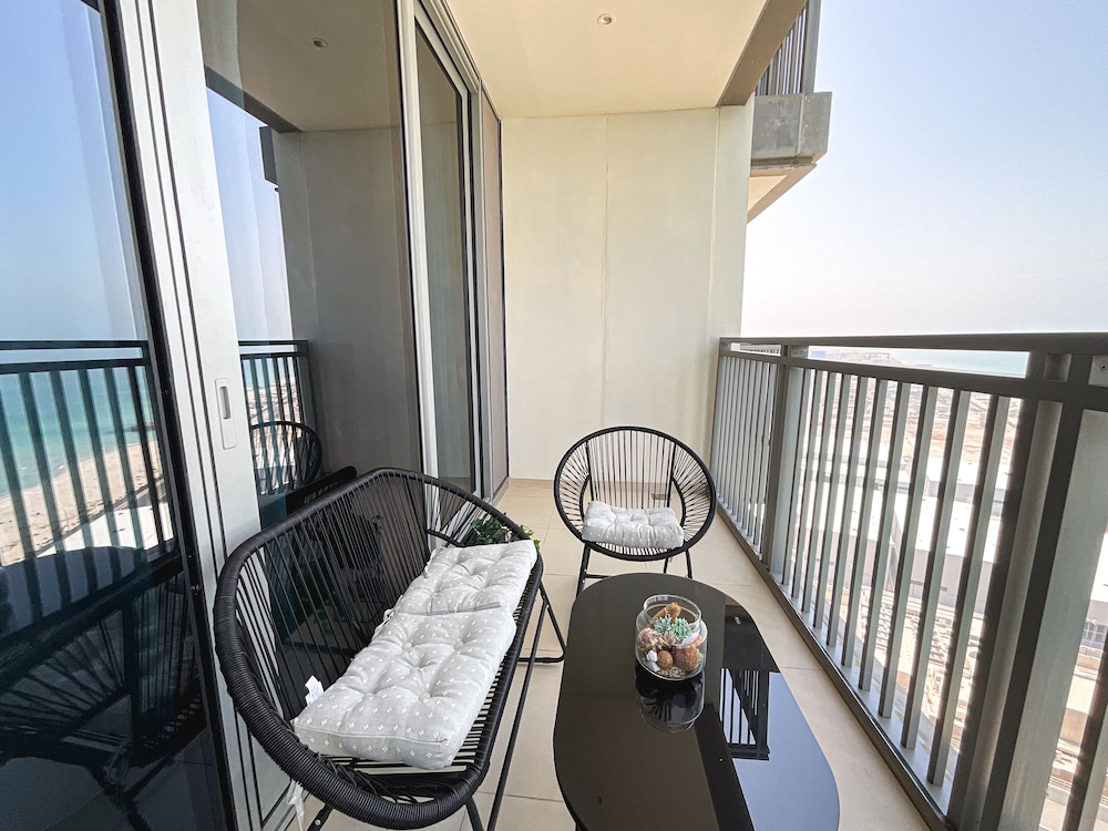 HiGuests - EMAAR 52-42