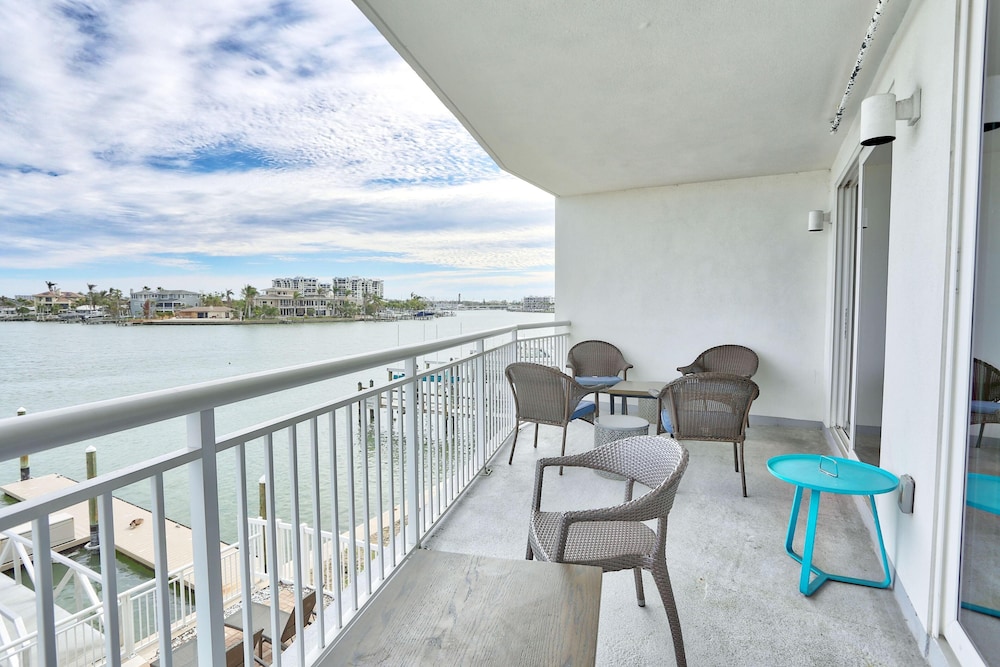 Oceana 204 East