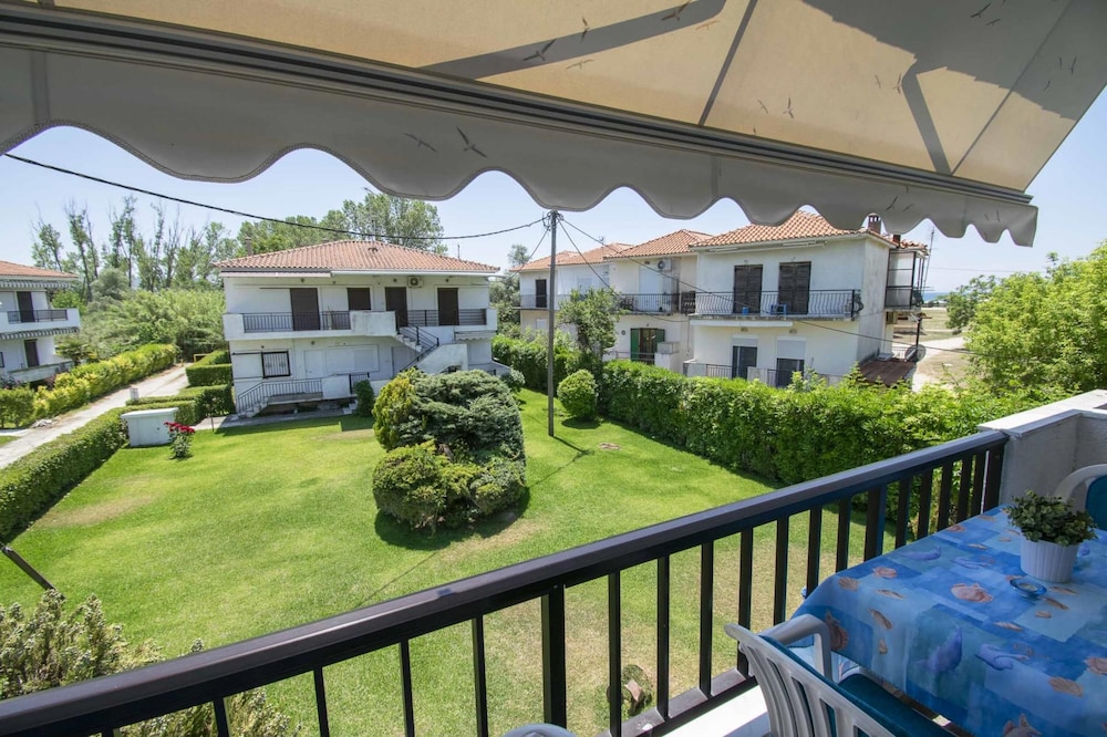 Esperida Apartment by Travelpro Services view 4