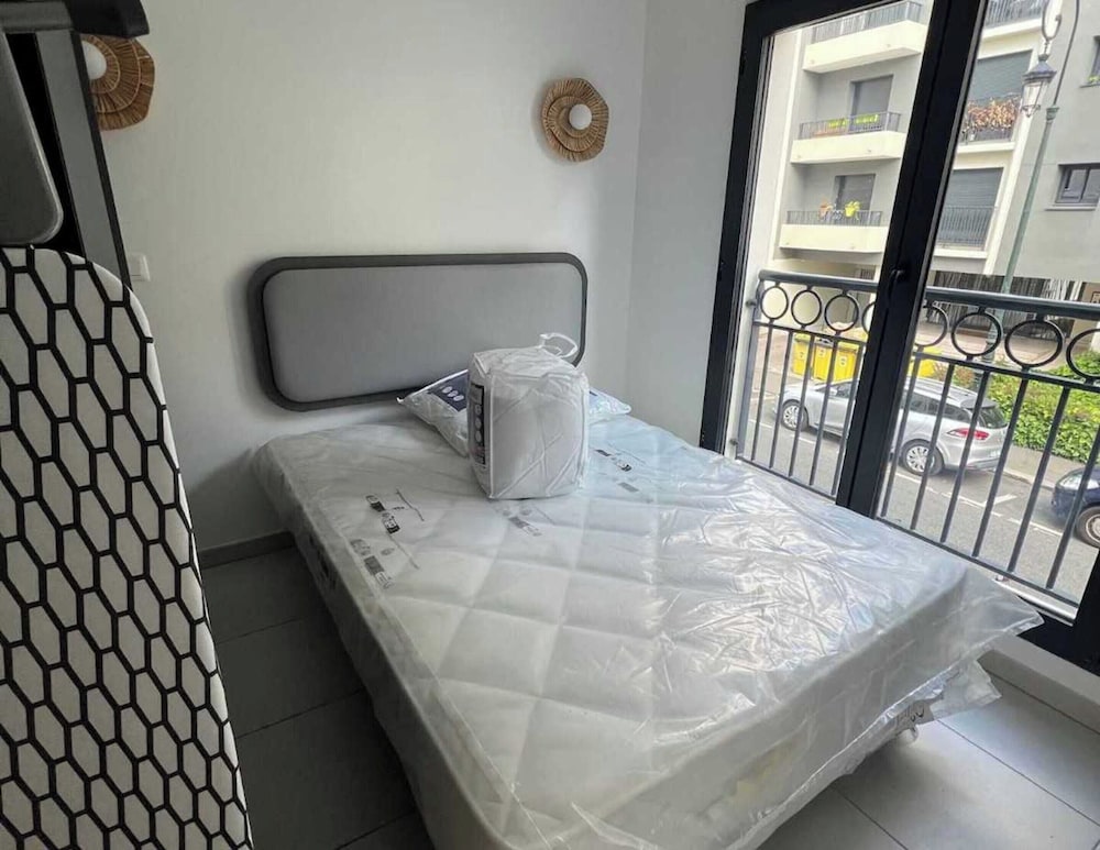 Elegant Appt - 2bdr/6p - Near Paris & La Defense