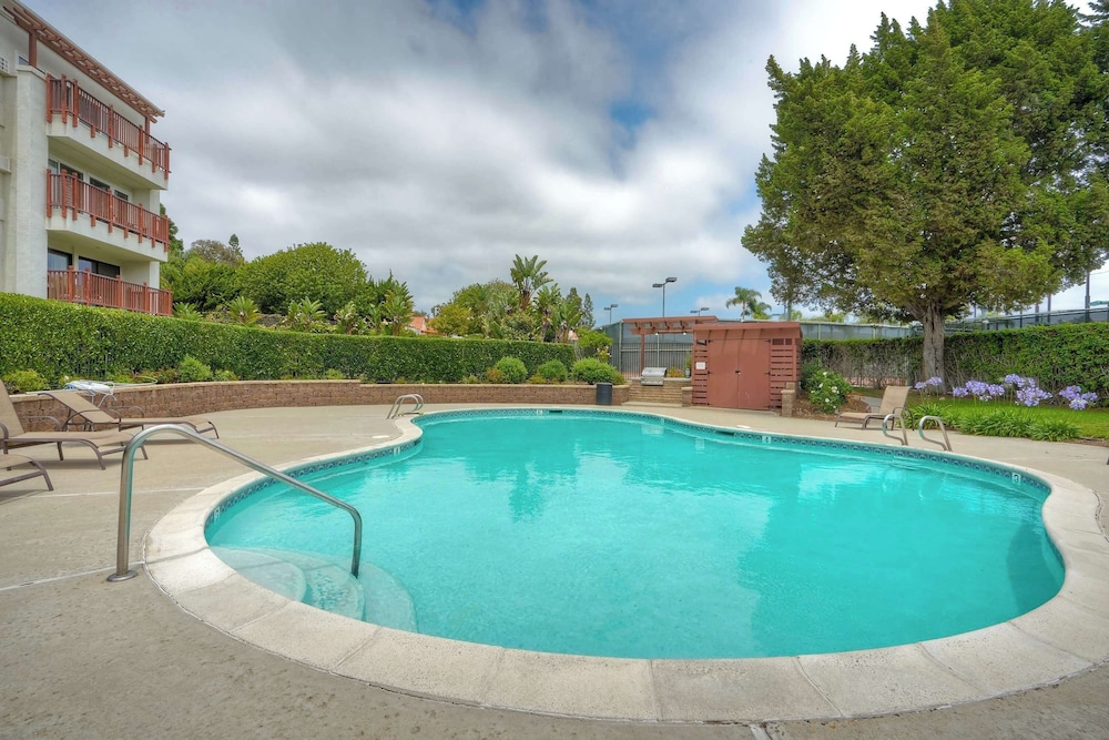 La Costa Comfort - Resort-style Living for 2