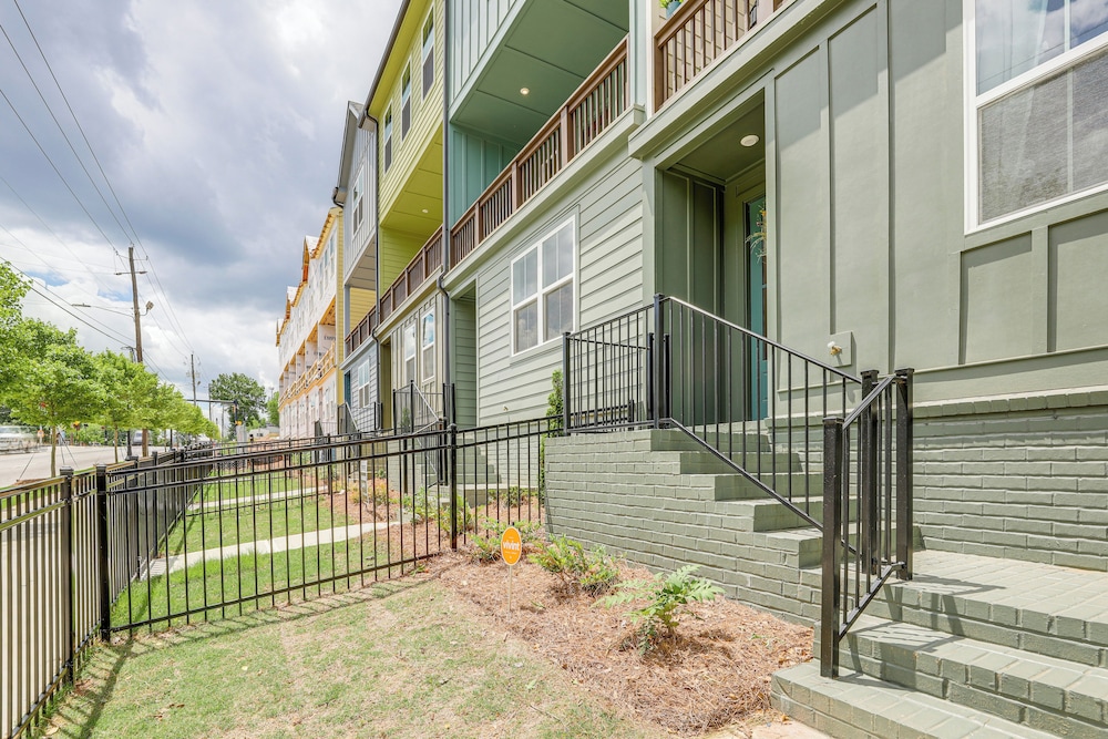 Townhome 1 Mi to Grant Park & Atlanta Beltline!