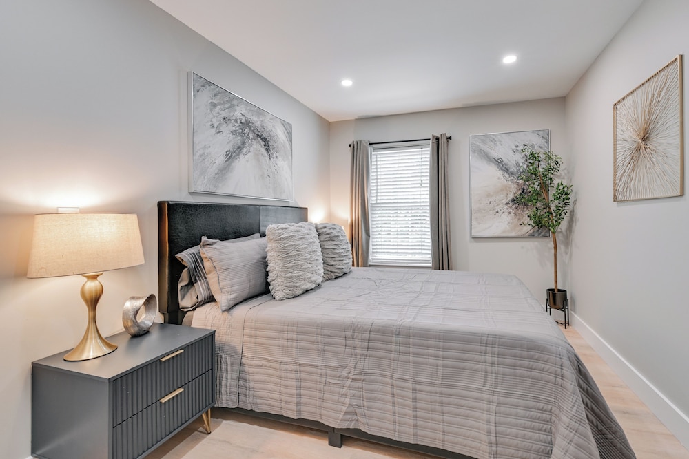 2 Mi to Uptown Charlotte: Family Home w/ Game Room
