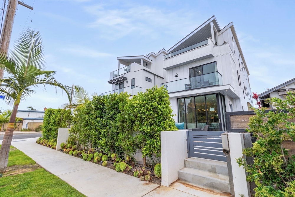 @ Marbella Lane - Luxi 4BR Haven w/ Skyscape Views