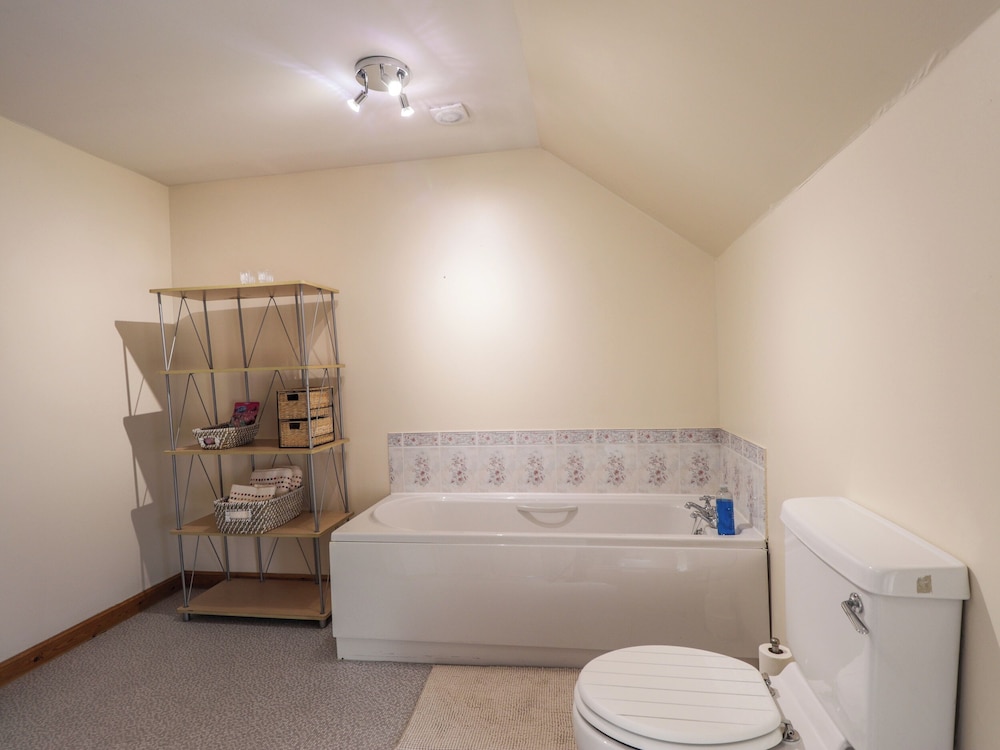 5 Pitgaveny Court