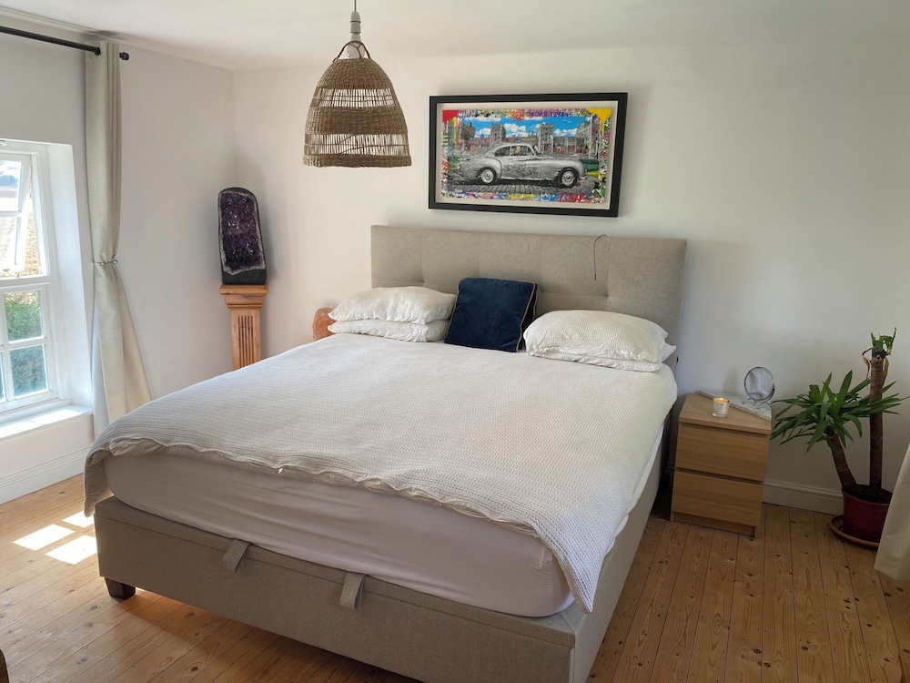 Guys Head Cottage