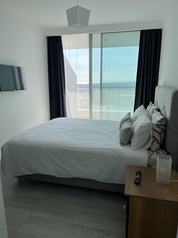 9 Grand Sapphire 2 Bed 2 Bath Pool Beach
