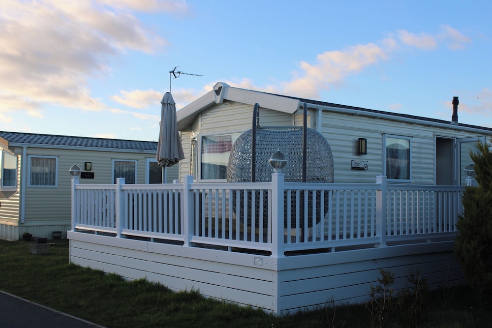 3 Bedroom Mersea Beach Retreat-getaway by the Sea