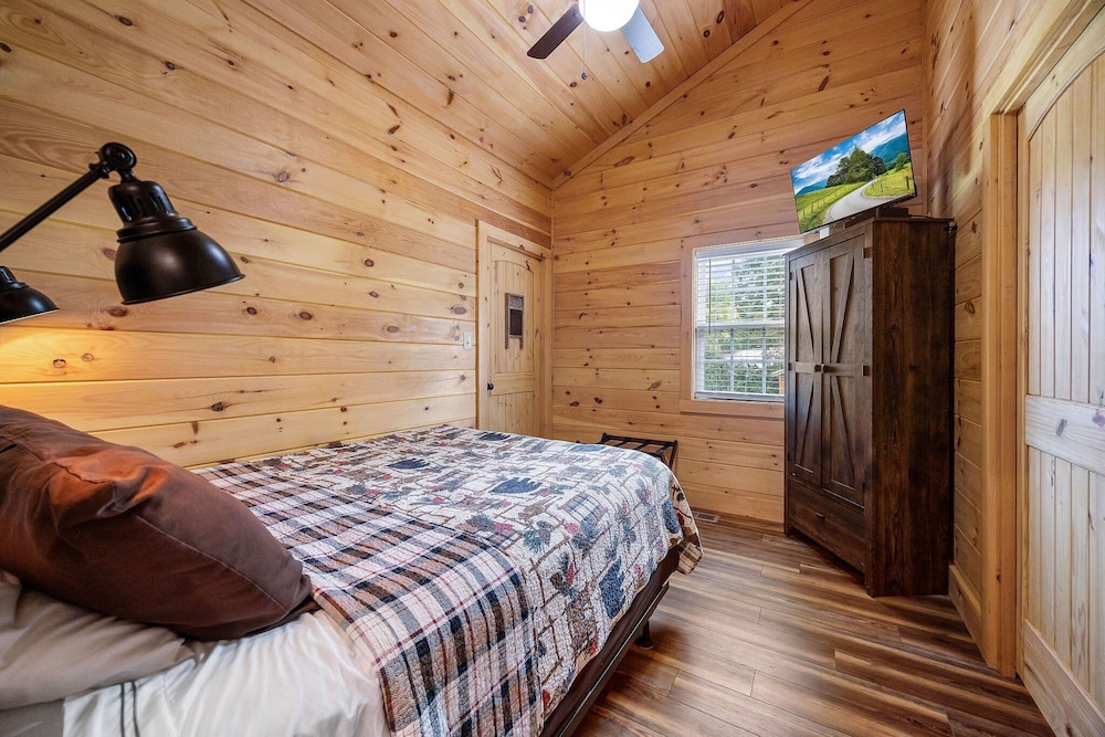 The Homestead 2 Bedroom Cabin