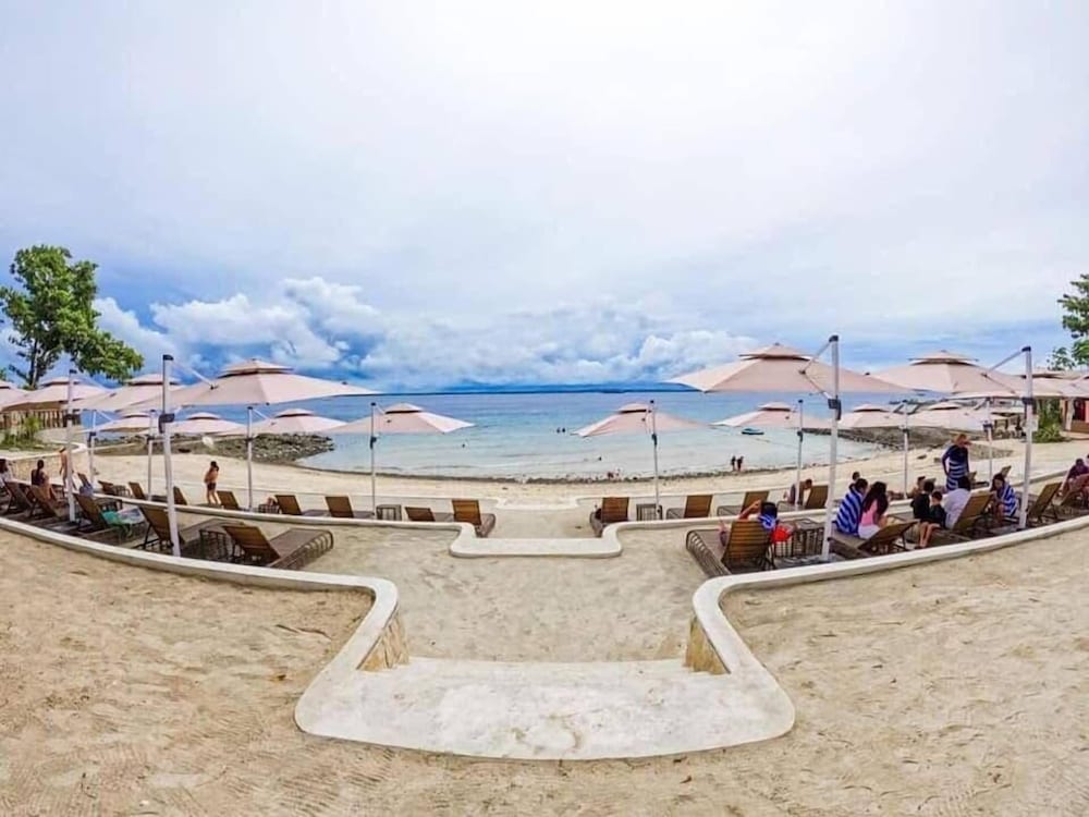 Mactan Newtown Family Suite Room