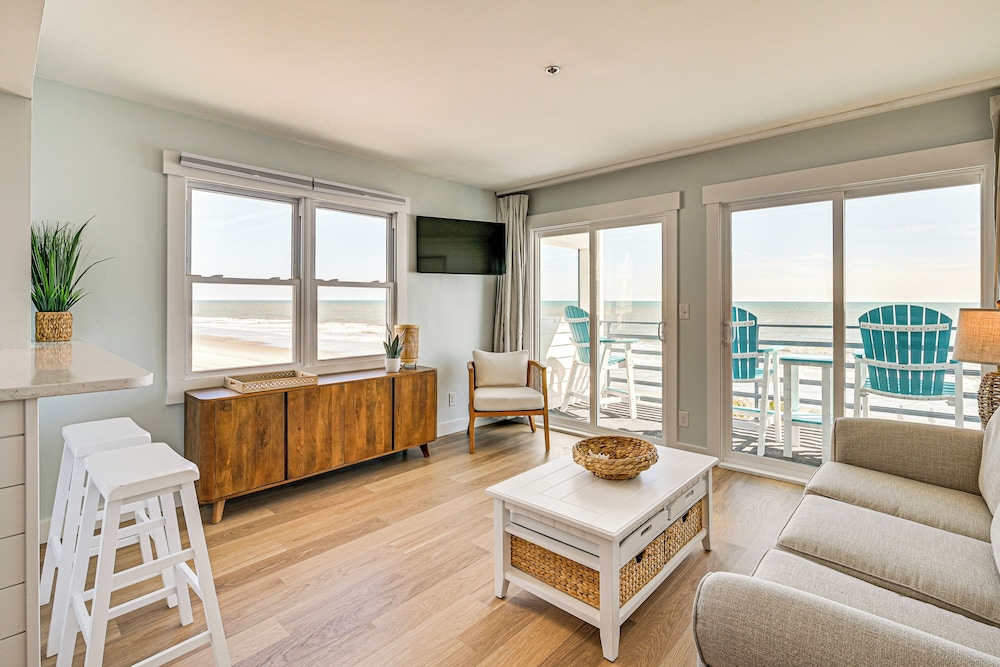 Pool & Beach Access: Scenic Murrells Inlet Condo!