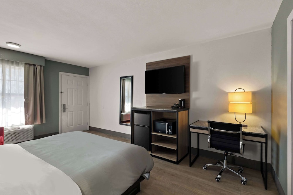 Monroe Vacations - Quality Inn - Property Image 47