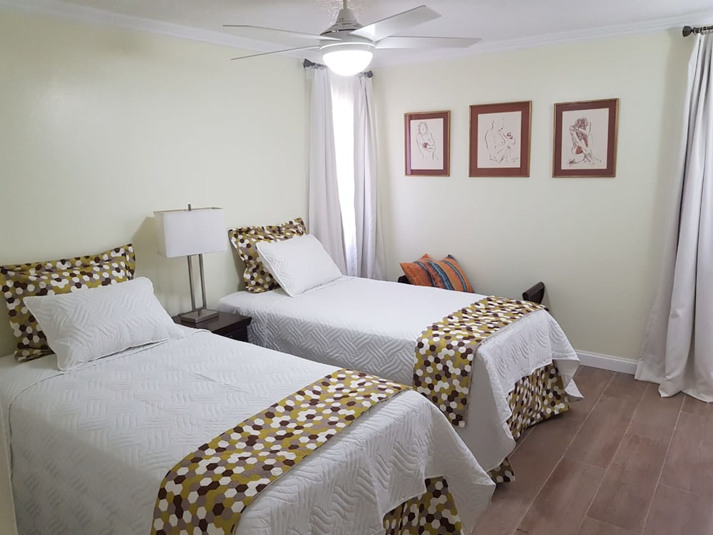 New Kingston Apt at Kensington Court