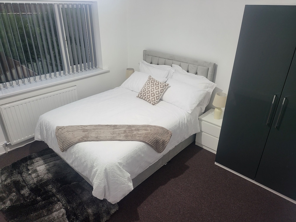 House - Sleeps 6 - Parking - Garden view 2