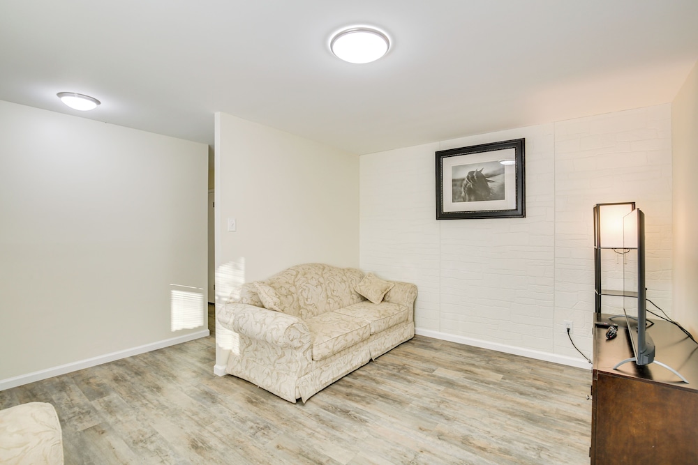 9 Mi to Forest Park: Pet-friendly Home in St Louis