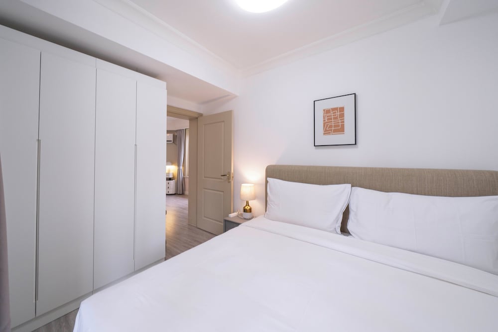 Tyms 1BR APT Gubei International Garden