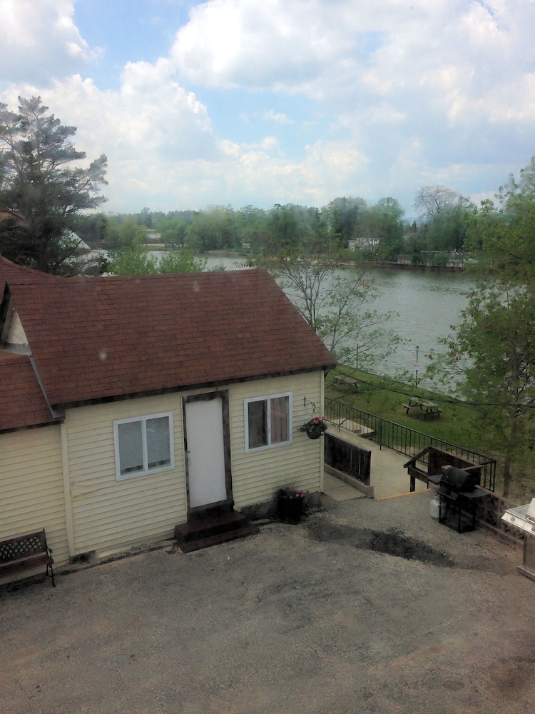 Edgewater Resorts - Edgewater Cottages