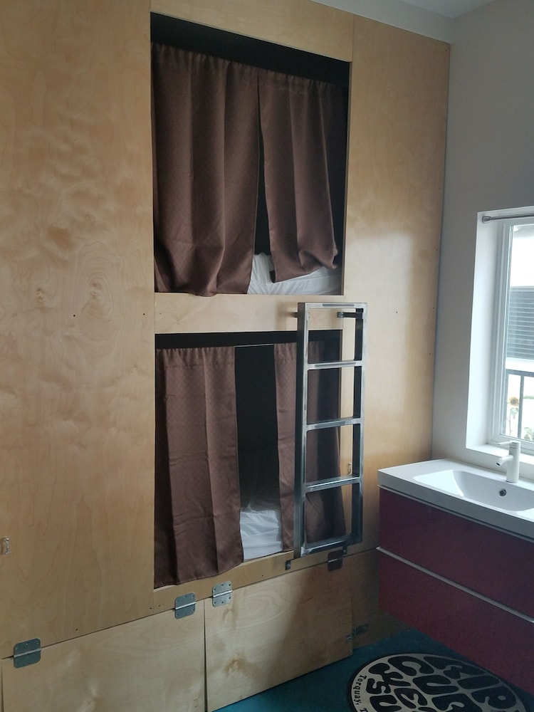House of Trestles - Hostel