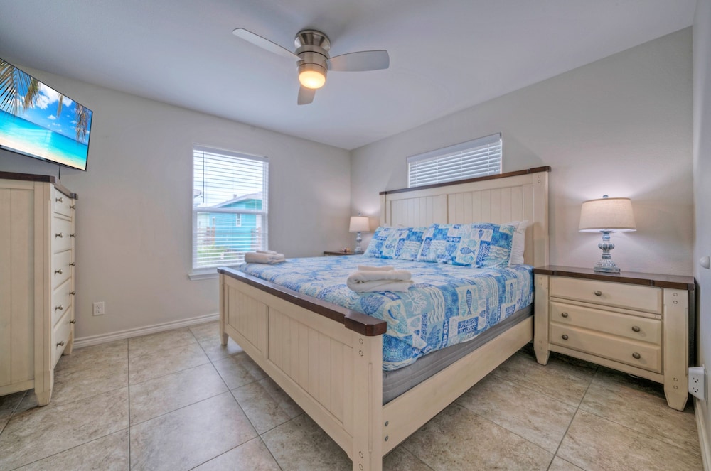 Reel Life Dreams by Avantstay Pool Near Beach