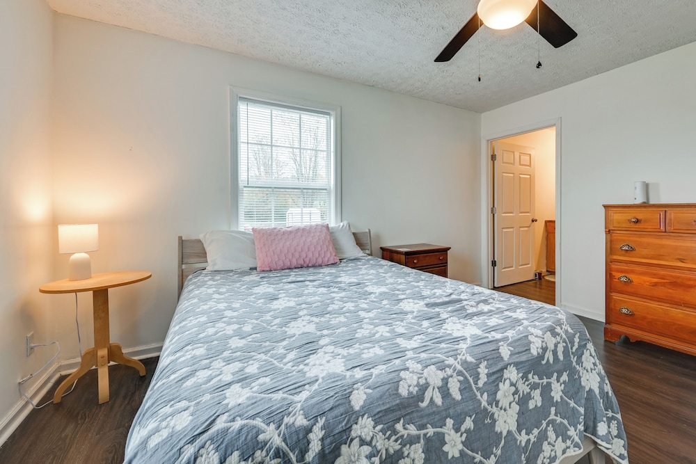 6 Mi to Mammoth Cave! Mtn-view Home w/ Fire Pit
