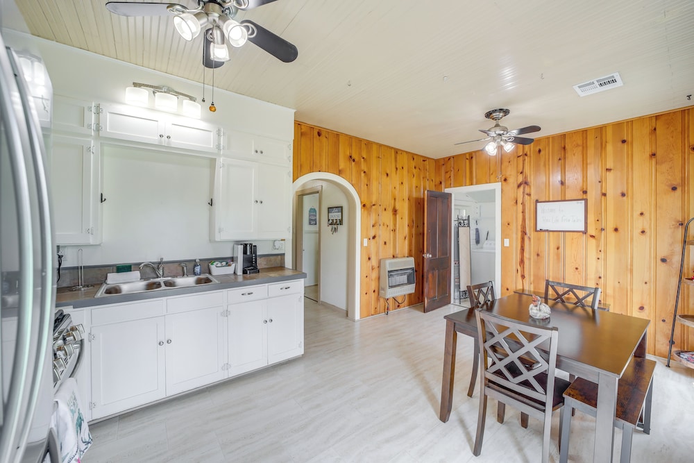 Walk to North Beach: Eufaula Lake Home w/ Grill