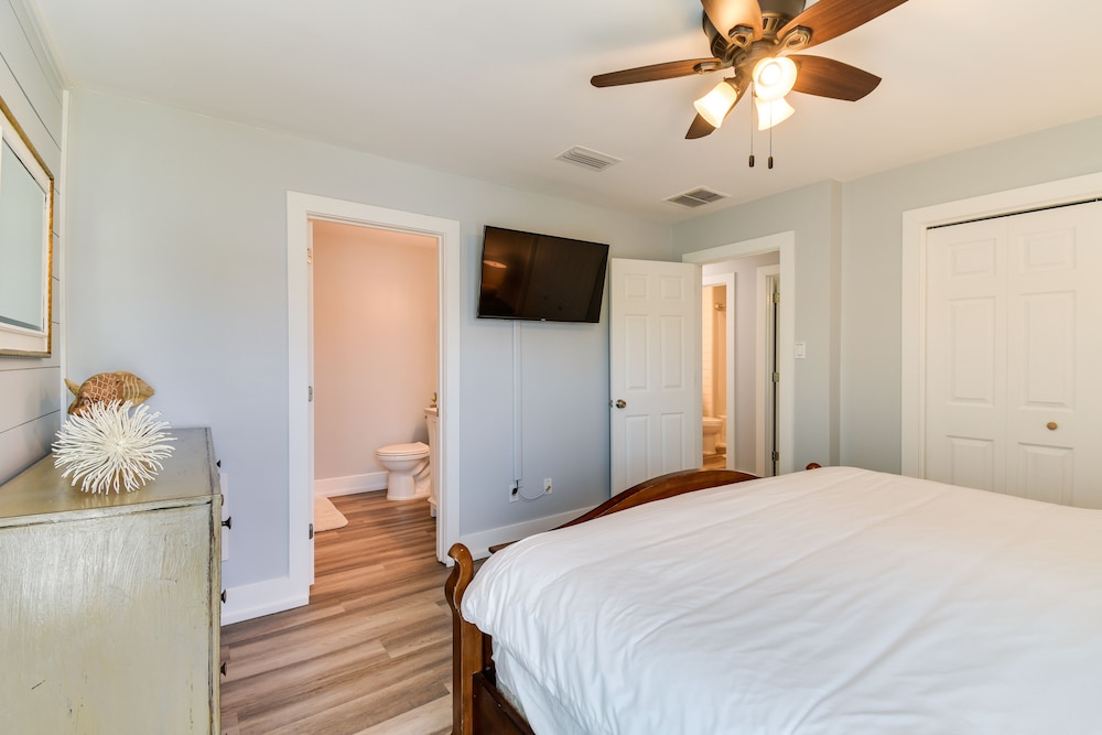 Orange Beach Condo w/ Dock: Boater's Paradise! view 5