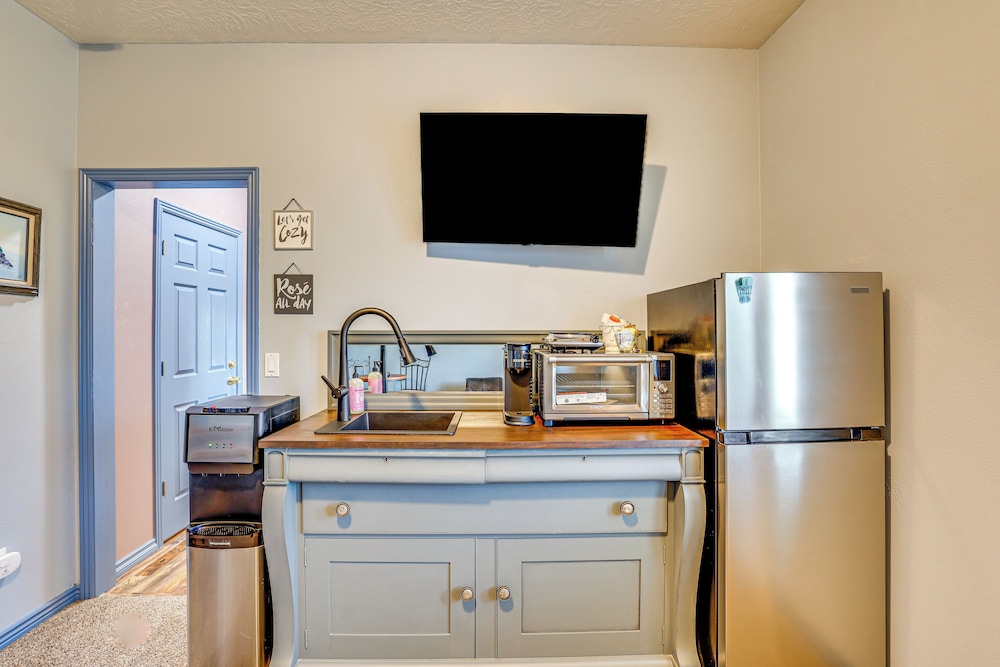 1 Mi to Old Town: Central Meridian Home