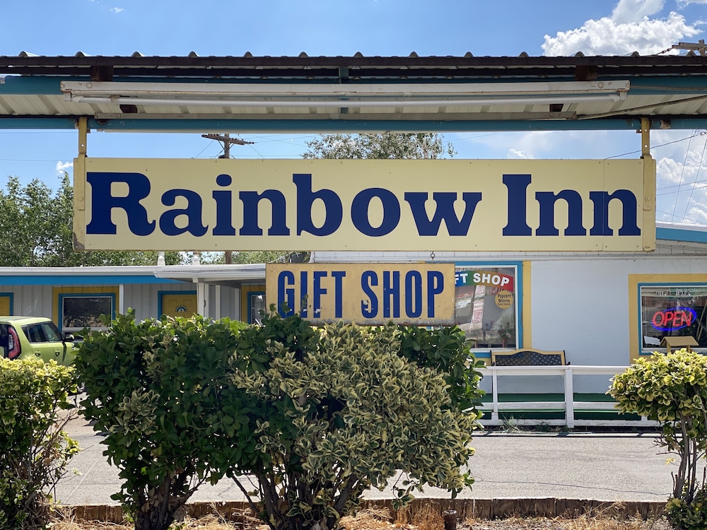 Rainbow Inn & Cottages