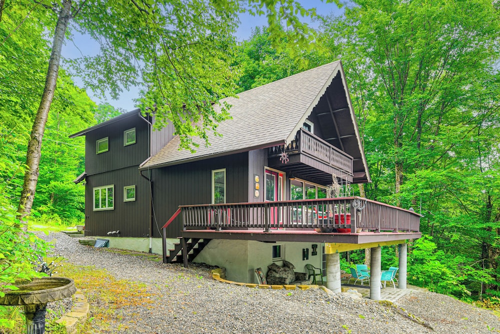 Pet-friendly Home w/ Deck: 4 Mi to Jay Peak Resort view 4
