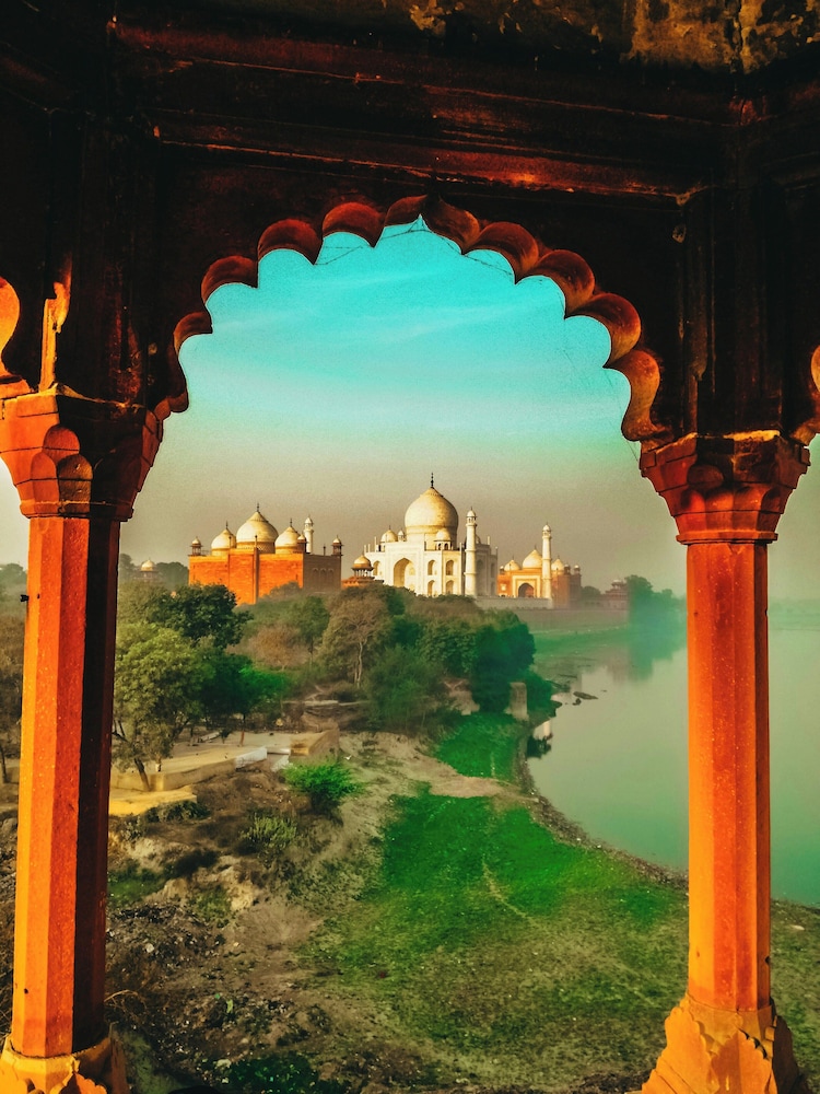 The Taj Mughal Courtyard Homestay