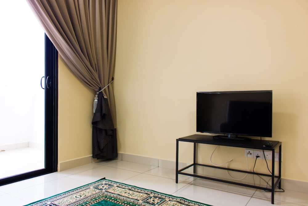 Cozy Condo at The Meridin Medini