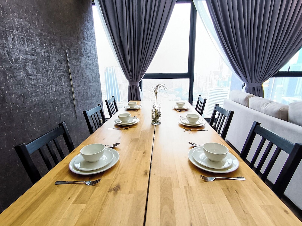 Expressionz Suites by Manhattan Group