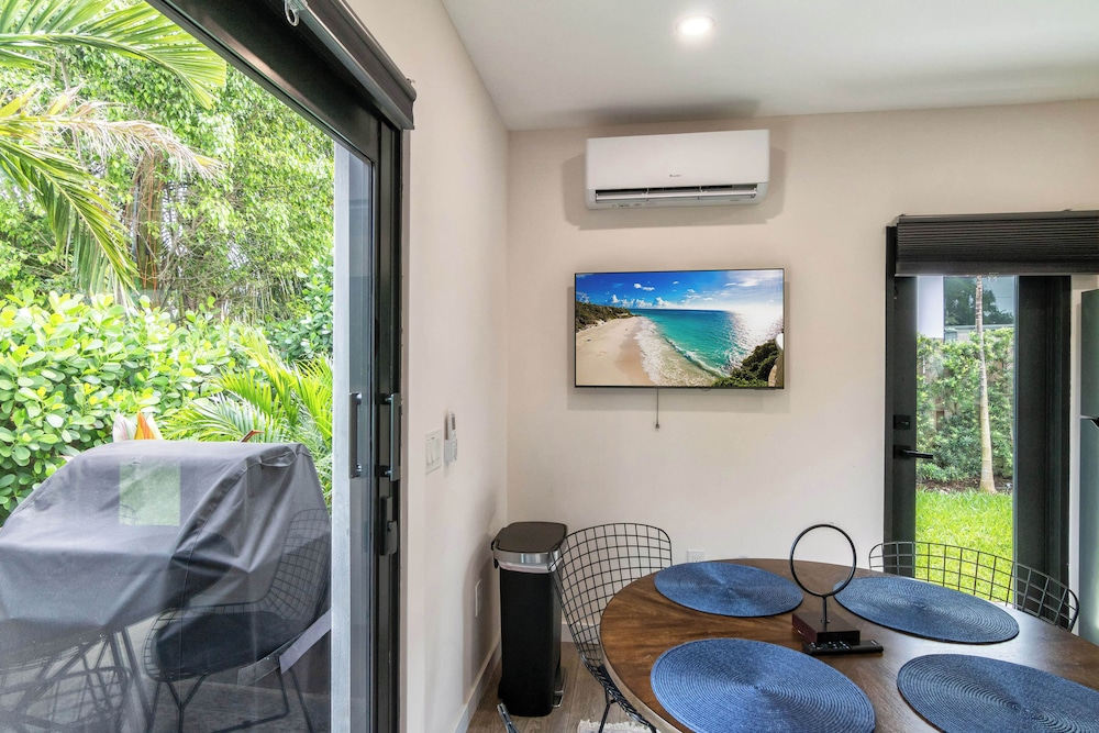 5BR Sleeps 14 w/ In-law Suite & Bbq!