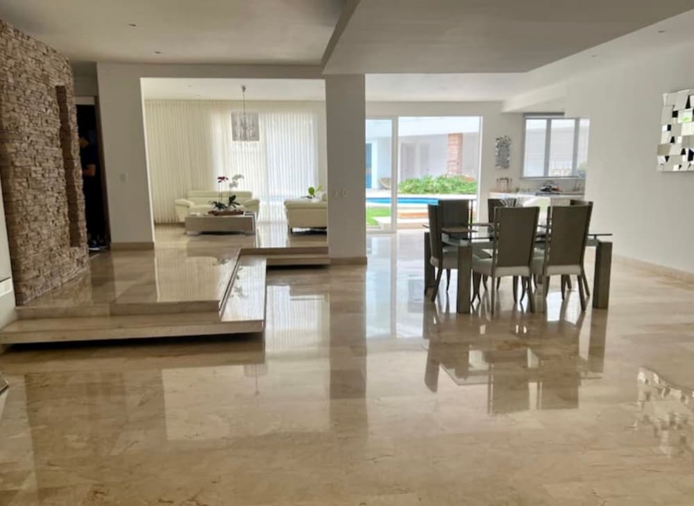 Villa Campestre con Piscina en Cali view 3