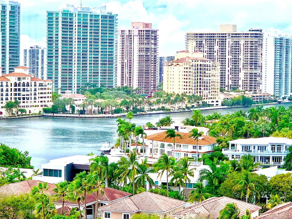 Sunny Miami Vacation view 4