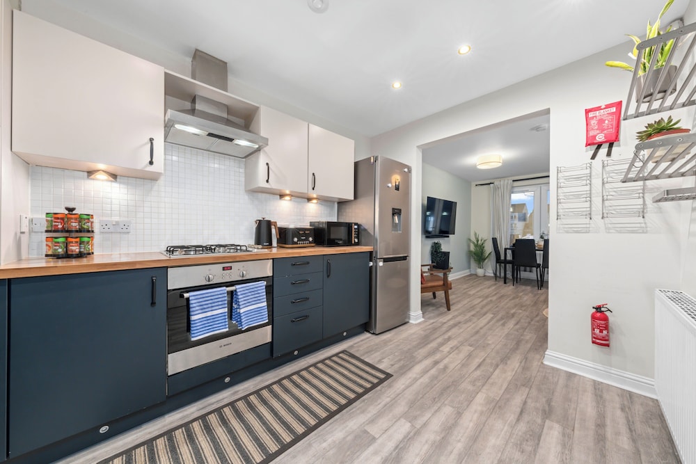 Urban Elegance 5-Bed Glasgow Home