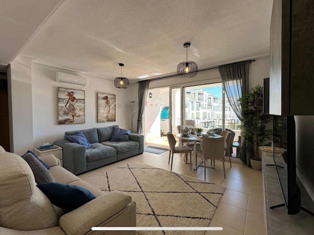 Golf Resort - Apartment - Sleeps4 - Pool - Parking